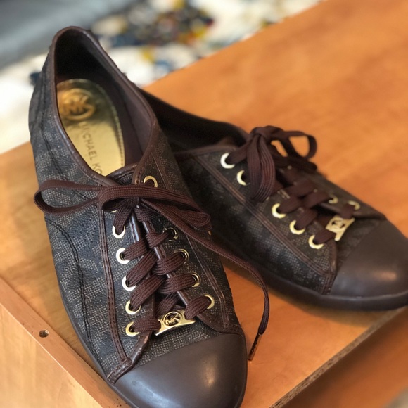Michael Kors Shoes - MICHAEL KORS SZ 9m City Sneakers